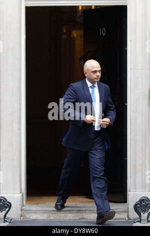 Nouvelle Culture Secrétaire Sajid Javid , laisse 10 Downing Street, à la suite d'une réunion avec le premier ministre David Cameron à Londres, Banque D'Images