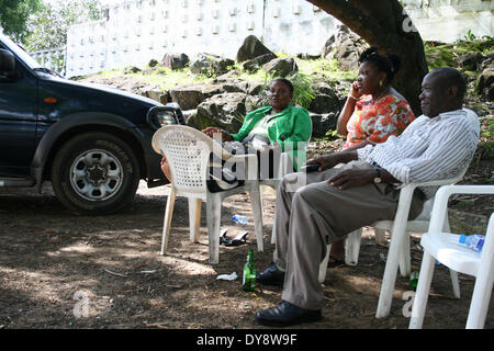 MonroviaLiberia : Cllr. Sombo Izetta Wesley, Président de l'Association de football du Libéria (ZPH) lors de moments de relaxation avec Banque D'Images