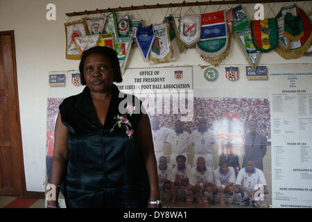 MonroviaLiberia : Cllr. Sombo Izetta Wesley, Président de l'Association de football du Libéria (ZPH) dans son bureau à l'Ur Banque D'Images