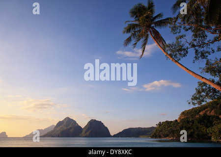 Philippines, Palawan, El Nido, Bay, Marimegmeg Beach (Las Cabanas Beach) Banque D'Images