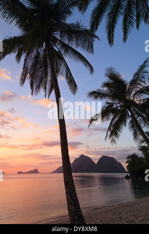 Philippines, Palawan, El Nido, Bay, Marimegmeg Beach (Las Cabanas Beach) Banque D'Images