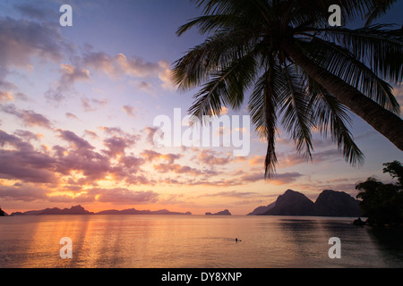 Philippines, Palawan, El Nido, Bay, Marimegmeg Beach (Las Cabanas Beach) Banque D'Images