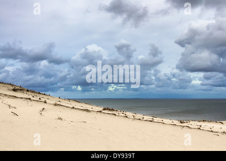 Vue sur la baie de Courlande dans Nida de dune de sable. La lituanie Banque D'Images