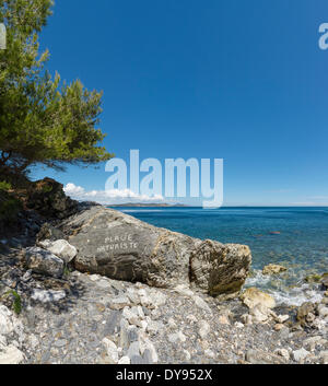 Sentier, chemin du Joncquet, méditerranéenne, paysage, eau, arbres, printemps, la plage, la mer, La Seyne sur Mer, Var, France, Europe, Banque D'Images