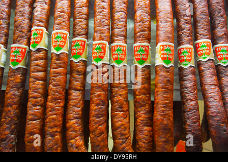 Saucisses, Nagyvasarcsanok, la grande halle, le centre de Budapest, Hongrie, Europe Banque D'Images