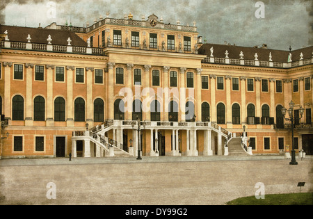 Image vintage de la façade du palais Schönbrunn à Vienne, Autriche Banque D'Images