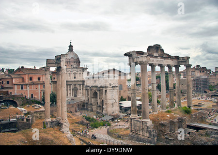 Temple de Saturne et forum Romain Banque D'Images