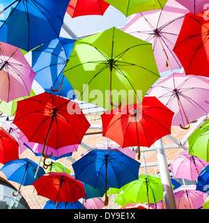 Parapluies dans le ciel Banque D'Images