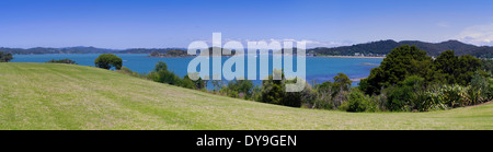 Vue panoramique depuis le site du Traité de Waitangi sur la Bay of Islands, Northland, Nouvelle-Zélande. Banque D'Images