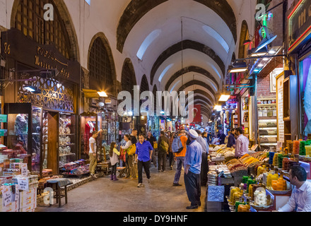 Le Spice Bazaar (Misir Carsisi ou bazar égyptien), district d'Eminonu, Istanbul, Turquie Banque D'Images