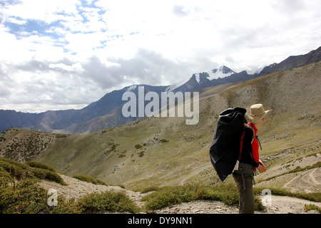 Trekking dans la vallée de Markha Banque D'Images