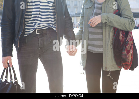 Couple holding hands Banque D'Images