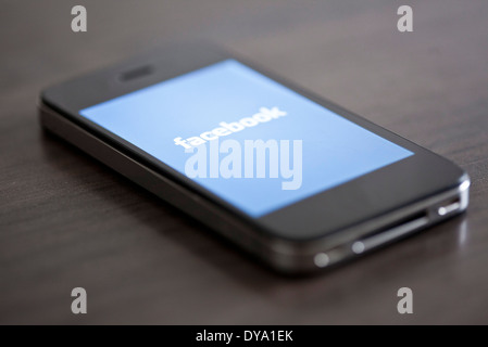 Close-up d'affichage smartphone app médias sociaux Banque D'Images