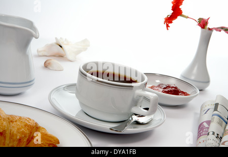 Le petit-déjeuner classique servi à table Banque D'Images