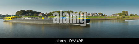 Pays-bas, la Hollande, l'Europe, Vreeswijk, Vianen, Utrecht, paysage, eau, automne, bateaux, bateau, rivière, Lek Banque D'Images