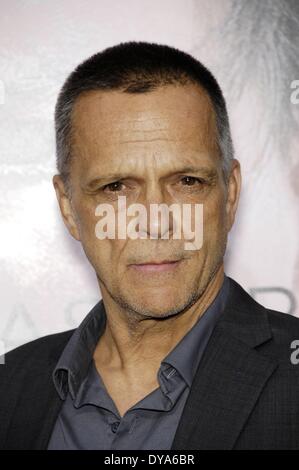 Los Angeles, CA, USA. 10 avr, 2014. James Russo aux arrivées de transcendance Premiere, le Regency Village Theatre, Los Angeles, CA, 10 avril 2014. Crédit : Michael Germana/Everett Collection/Alamy Live News Banque D'Images