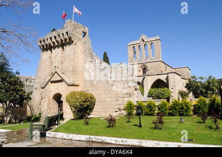Ruines de la grande abbaye de style gothique de Bellapais près de Kyrenia Chypre du Nord Banque D'Images