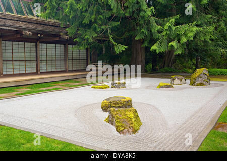 Jardin japonais jardin de printemps Bloedel Reserve Bainbridge Island WA Washington USA America United States Télévision Jardin Sable et S Banque D'Images