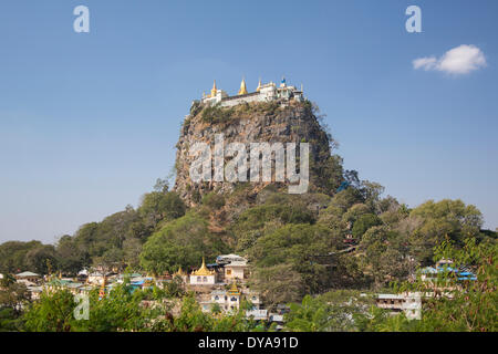 Myanmar Mandalay Birmanie Asie mont Popa Taung Talat exotiques colorées architecture hill mont skyline touristique tourisme stupa, Banque D'Images