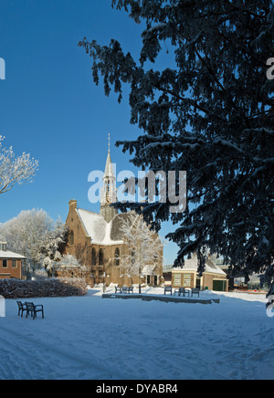 Pays-bas Hollande Europe Koog aan de Zaan North Holland monastère église bois forêt arbres hiver neige la glace ancienne église, Banque D'Images