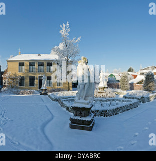 Pays-bas, la Hollande, l'Europe, Hollande du Nord, Zaandijk, ville, village, hiver, neige, glace, givre, jardin, jardin, Statues Banque D'Images