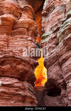 Deux fois par an l'Altschlossfelsen est orange-rouge à Eppenbrunn par l'incident du soleil. Ce phénomène naturel est célébrée chaque année au printemps et en automne. Avril 2013 Banque D'Images