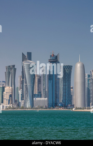 Burj Al Bidda Doha Qatar Moyen-orient World Trade Center bay city architecture futuriste coloré corniche skyline skyscrape Banque D'Images