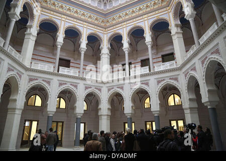 Sarajevo. Apr 11, 2014. Photo montre la vue intérieure de l'Hôtel de ville de Sarajevo à Sarajevo, Bosnie-Herzégovine le 11 avril 2014. L'Hôtel de ville de Sarajevo a ouvert aux médias le vendredi pour montrer le processus de restauration. Le restpration est normalement jusqu'en juillet. © Haris Memija/Xinhua/Alamy Live News Banque D'Images