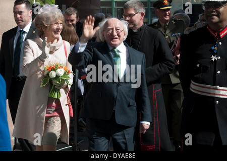 Coventry, West Midlands, England, UK. 11 avril 2014. Le Président irlandais Michael D. Higgins arrive à la cathédrale dans le cadre de sa visite à Coventry. Crédit : Colin Underhill/Alamy Live News Banque D'Images