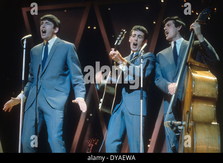 Les célibataires de trio pop irlandais 1965. Photo Tony Gale Banque D'Images