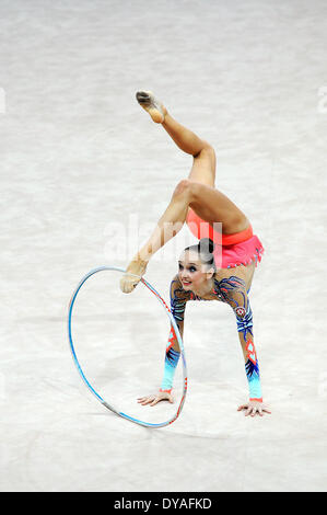 Pesaro, Italie. Apr 11, 2014. La Coupe du Monde de Gymnastique Rythmique FIG série. Durunda Marina d'Azerbaïdjan en action. Credit : Action Plus Sport/Alamy Live News Banque D'Images