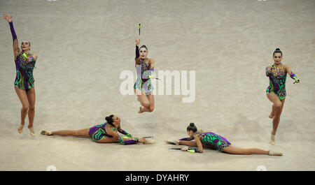 Pesaro, Italie. Apr 11, 2014. La Coupe du Monde de Gymnastique Rythmique FIG série. Le groupe de l'Ukraine dans l'action. Credit : Action Plus Sport/Alamy Live News Banque D'Images