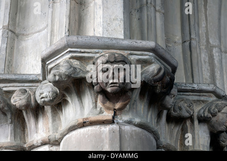 Chapiteaux en Eglise de Saint-André, Droitwich Spa, Worcestershire, Angleterre, RU Banque D'Images