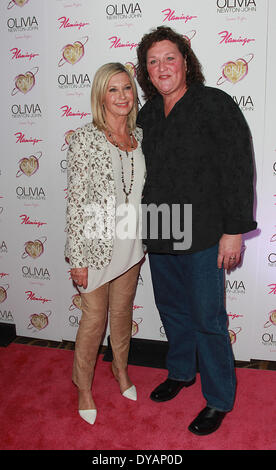 Las Vegas, Nevada, USA. Apr 11, 2014. RuPaul assiste à la soirée d'ouverture de Olivia Newton John's ''Summer Nights'' encore de résidence au Flamingo Las Vegas le 11 avril 2014, Las Vegas, Nevada Crédit : Marcel Thomas/ZUMAPRESS.com/Alamy Live News Banque D'Images