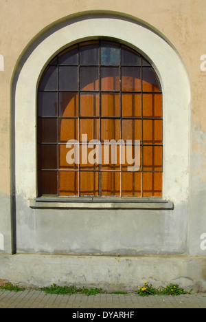 Fragment de l'ancien bâtiment avec fenêtre Banque D'Images