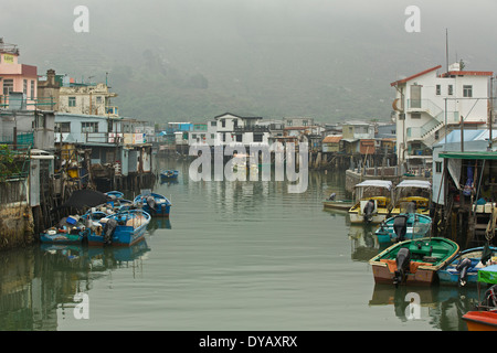 Maisons sur pilotis à Tai O Village de pêcheurs, l'île de Lantau, à Hong Kong. Banque D'Images