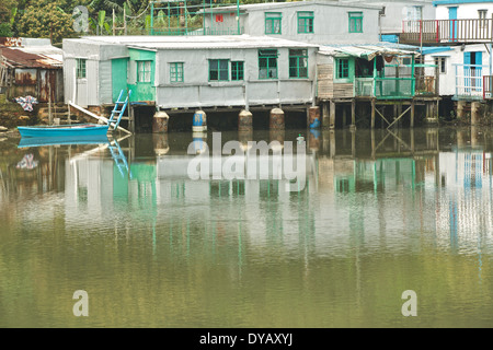 Maisons sur pilotis dans 'Tai O' Chinois traditionnel village de pêcheurs, l'île de Lantau, à Hong Kong. Banque D'Images