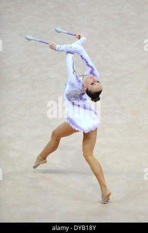 Pesaro, Italie. Apr 12, 2014. La Coupe du Monde de Gymnastique Rythmique FIG série. Durunda Marina d'Azerbaïdjan en action. Credit : Action Plus Sport/Alamy Live News Banque D'Images