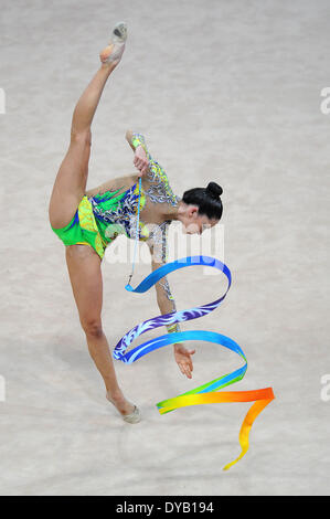 Pesaro, Italie. Apr 12, 2014. La Coupe du Monde de Gymnastique Rythmique FIG série. Neta Rivkin d'Israël en action. Credit : Action Plus Sport/Alamy Live News Banque D'Images