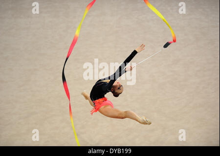 Pesaro, Italie. Apr 12, 2014. La Coupe du Monde de Gymnastique Rythmique FIG série. Durunda Marina d'Azerbaïdjan en action. Credit : Action Plus Sport/Alamy Live News Banque D'Images