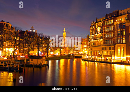 Pittoresque Ville de Amsterdam aux Pays-Bas par nuit avec la Munttower Banque D'Images
