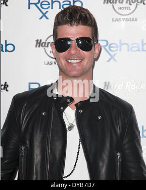 Las Vegas, Nevada, USA. Apr 12, 2014. Singer Robin Thicke lance REHAB, Las Vegas Dayclub 11e saison à l'Hard Rock Hotel & Casino le 12 avril 2014 à Las Vegas, Nevada Crédit : Marcel Thomas/ZUMAPRESS.com/Alamy Live News Banque D'Images