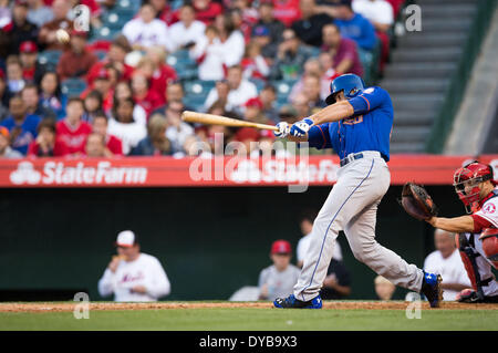 Anaheim, CA, USA. Apr 12, 2014. 12 avril 2014 - Anaheim, CA, United States of America - New York Mets catcher Anthony Recker (20) les chauves-souris au cours de la MLB match entre les Mets de New York et Los Angeles Angels à l'Angels Stadium à Anaheim, CA. Credit : csm/Alamy Live News Banque D'Images