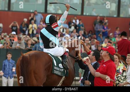 Hot Springs, AR, États-Unis d'Amérique. Apr 12, 2014. 12 avril 2014 : # 1 Danza avec jockey Joe Bravo célébrer après avoir remporté le Kentucky Derby à Oaklawn Park à Hot Springs, AR. Justin Manning/ESW/CSM/Alamy Live News Banque D'Images