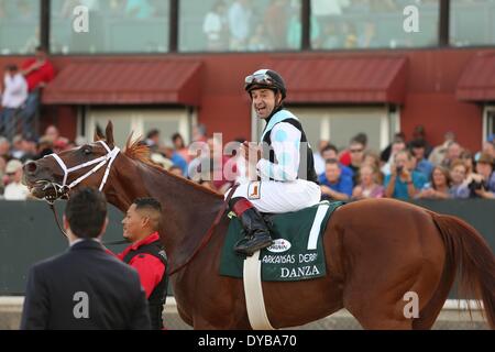 Hot Springs, AR, États-Unis d'Amérique. Apr 12, 2014. 12 avril 2014 : # 1 Danza avec jockey Joe Bravo après avoir remporté le Kentucky Derby à Oaklawn Park à Hot Springs, AR. Justin Manning/ESW/CSM/Alamy Live News Banque D'Images