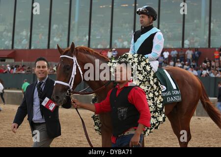 Hot Springs, AR, États-Unis d'Amérique. Apr 12, 2014. 12 avril 2014 : # 1 Danza avec jockey Joe Bravo après avoir remporté le Kentucky Derby à Oaklawn Park à Hot Springs, AR. Justin Manning/ESW/CSM/Alamy Live News Banque D'Images