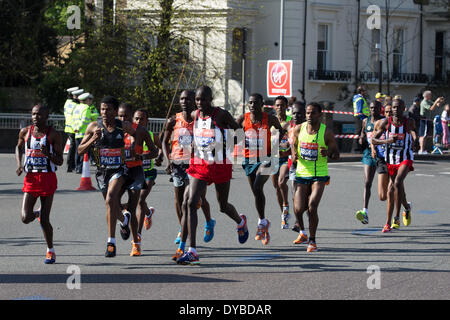 Londres, Royaume-Uni. 13 avr, 2014. Marathon de Londres 2014 de longue distance de l'Éthiopie et de la voie en cours de route, athlète médaillée d'or olympique Haile Gebrselassie, conduit l'élite des hommes au soleil dans le rond-point de sables bitumineux, Blackheath, UK, Marathon de Londres 2014 vierge au cours Crédit : Lucia Hrda/Alamy Live News Banque D'Images