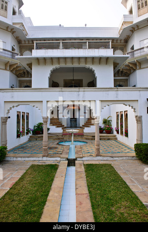 Usha Kiran Palace Guest House du Palais Jai Vilas,à l'origine Propriété de luxe Taj Usha Kiran Palace Hotel, le Madhya Pradesh, Inde centrale Banque D'Images