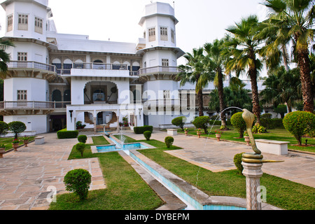 Usha Kiran Palace Guest House du Palais Jai Vilas,à l'origine Propriété de luxe Taj Usha Kiran Palace Hotel, le Madhya Pradesh, Inde centrale Banque D'Images