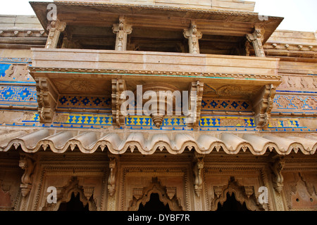 Fort Man Mandir Palace,1486,extérieur,cour intérieure, la pierre des piliers sculptés en treillis,Gwalior Madhya Pradesh, Inde centrale Banque D'Images